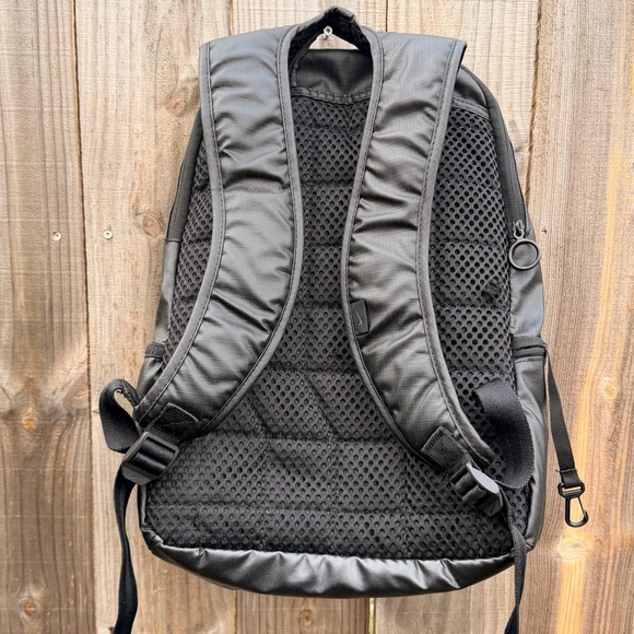 Nike Black Men's Backpack - Picture 5 of 8